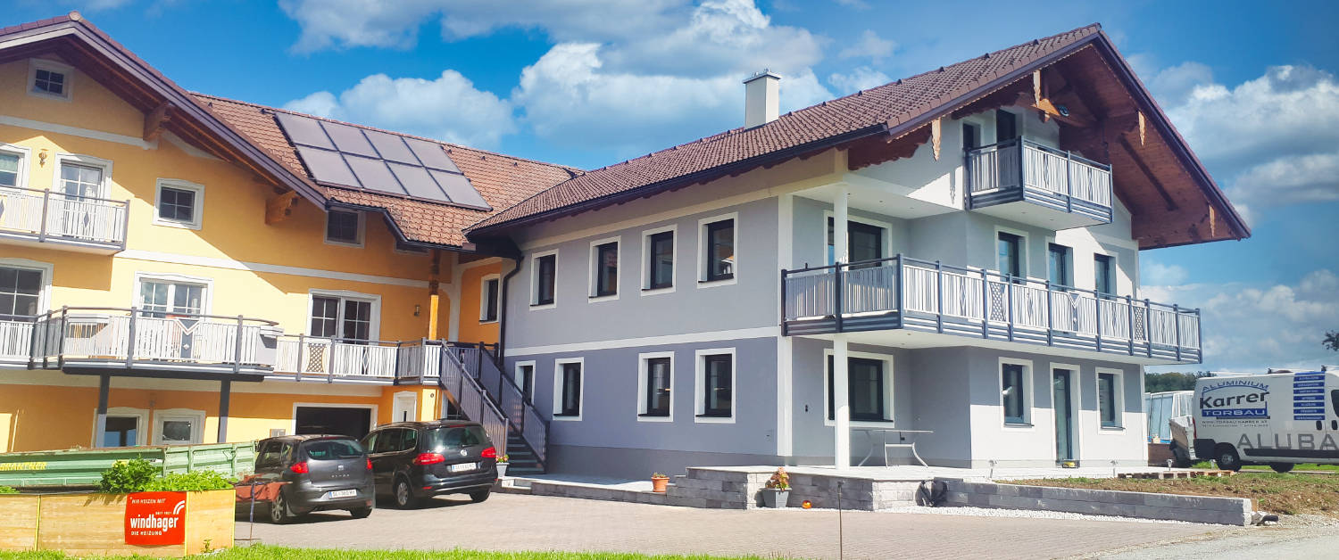 Alubalkon in Holzoptik