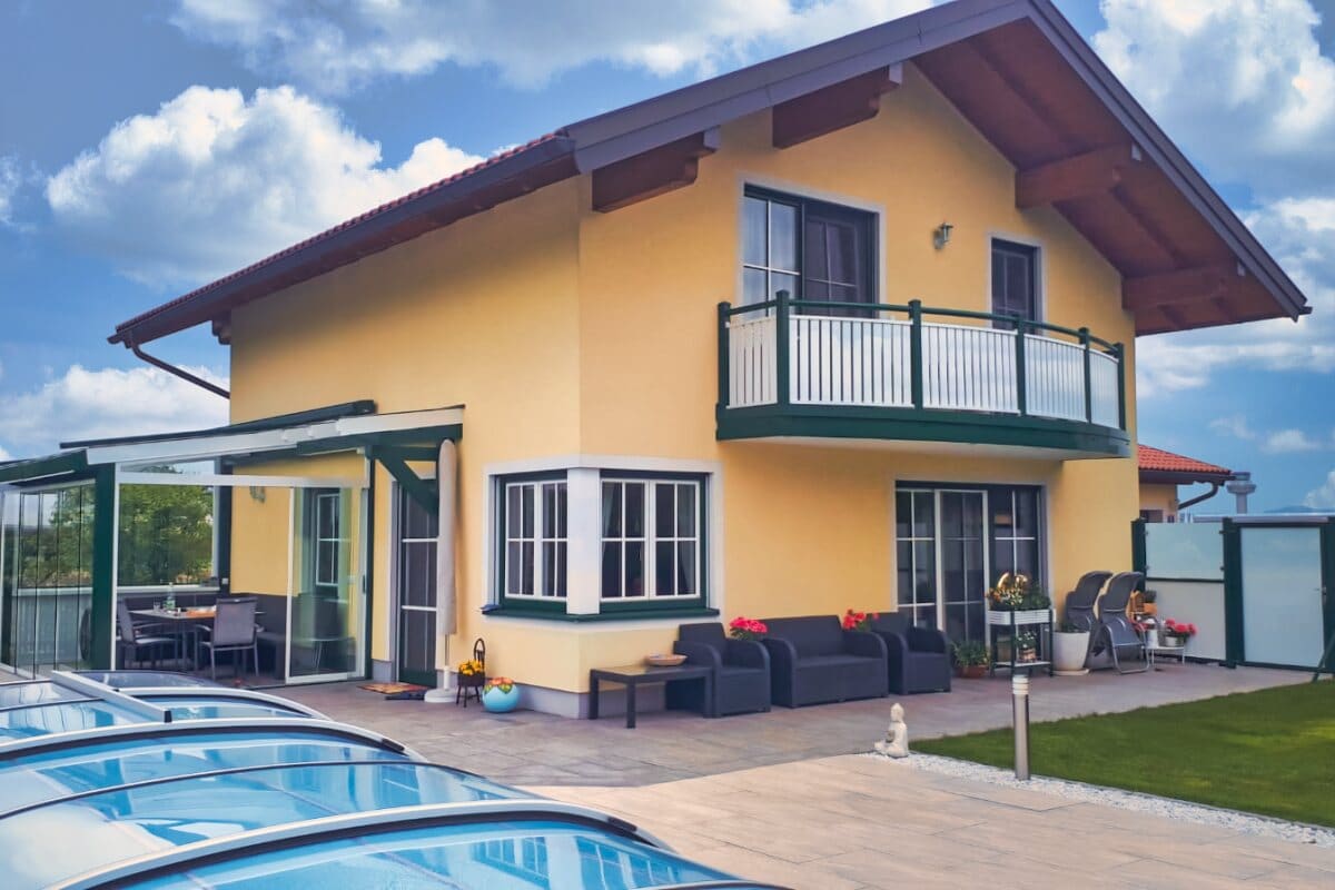 Kleines Ferienhaus mit Alubalkon