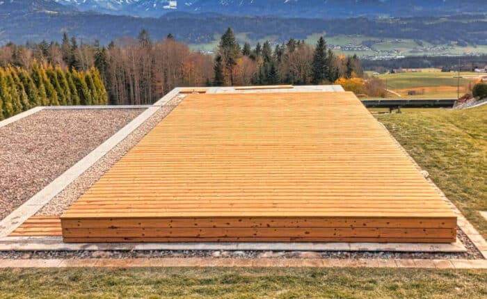 Poolabdeckung geschlossen